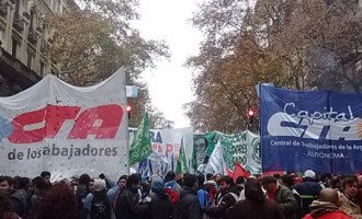 Las dos CTA y algunos gremios de la CGT movilizan a Plaza de Mayo