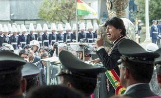 Formación antiimperialista para militares bolivianos
