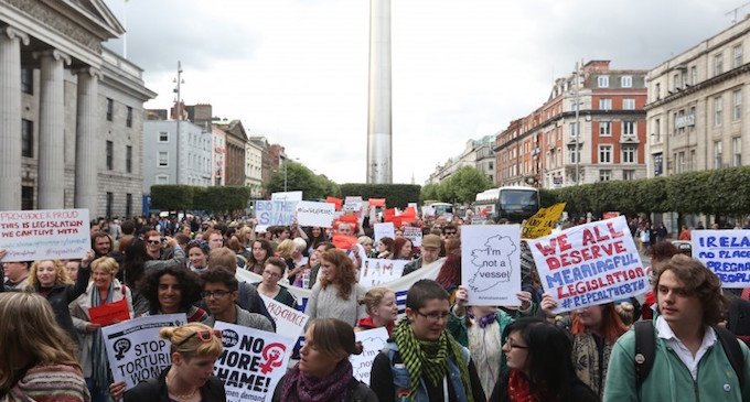 El debate sobre el aborto pone en jaque al gobierno irlandés