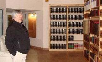 Cuestionan una muestra en la Biblioteca Nacional con libros de Lázaro Báez