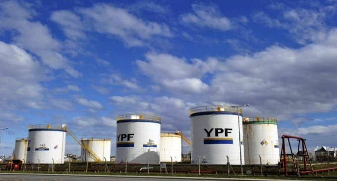 Bajó la nafta: en dos meses, YPF redujo entre 20 y 50 centavos el valor por litro
