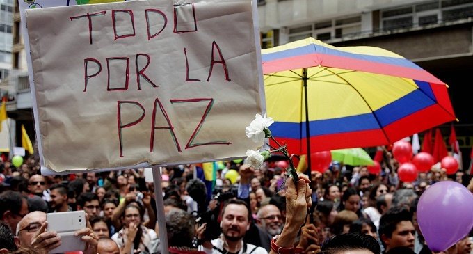 Colombia: termina la guerra con las armas y comienza el debate de las ideas