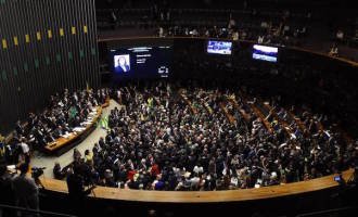 El Senado brasileño aprobó continuar el juicio político contra Dilma