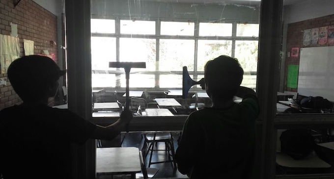 Estudiantes del Lenguas Vivas realizan trabajo voluntario ante la crisis de infraestructura escolar