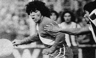 Se cumplen 40 años del debut de Maradona en primera