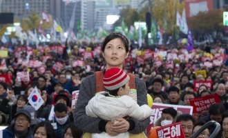 Corea del Sur: miles de personas piden la renuncia de la presidenta