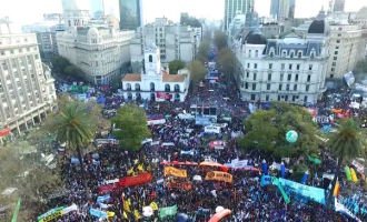 Movilizaciones en todo el continente por la democracia contra el neoliberalismo