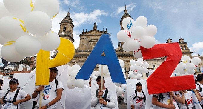 Santos y las FARC firman nuevo acuerdo de paz