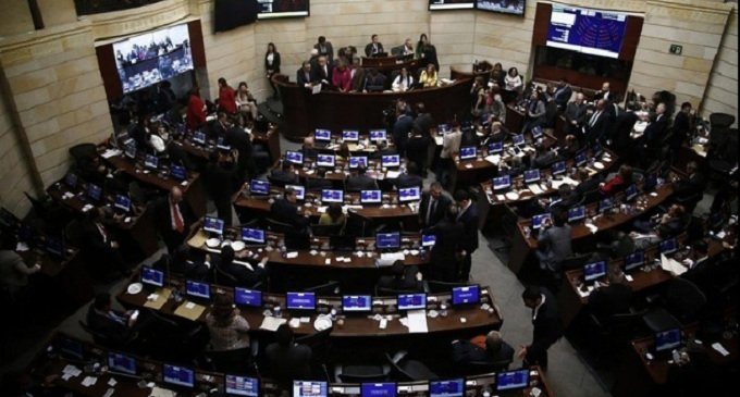 El Congreso colombiano aprobó el acuerdo de paz con las FARC y comienza su implementación