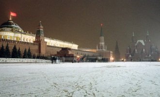 La última vez que la bandera de la URSS flameó sobre el Kremlin
