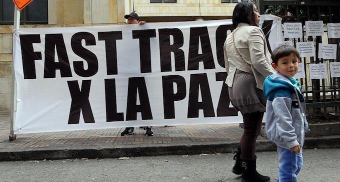 Amnistía y “fast track” para continuar el proceso de paz en Colombia
