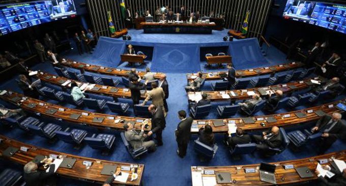 Brasil sancionó la ley que congela el gasto público por 20 años
