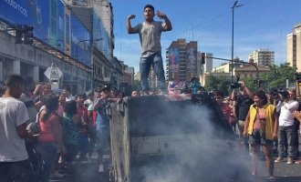 Desalojo y represión contra manteros en Once