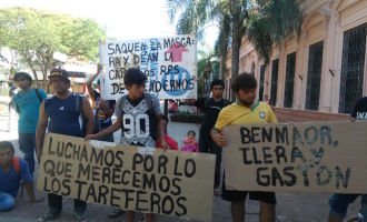Misiones: tareferos acampan frente a la gobernación en reclamo por derechos laborales