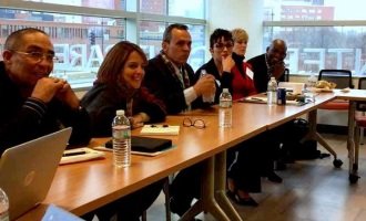 Profesionales de la salud de Cuba brindan ayuda a comunidades pobres en Chicago