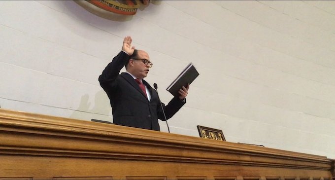 Al margen de la ley: la derecha venezolana insiste con golpe parlamentario