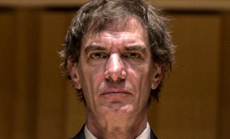 Repudio sin fronteras contra Darío Lopérfido