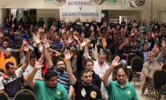 Aceiteros piden 35% de aumento y buscan romper el techo paritario