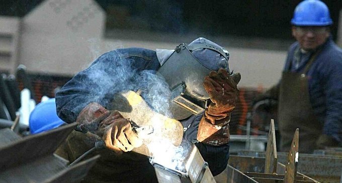 En abril volvieron a caer la industria y la construcción