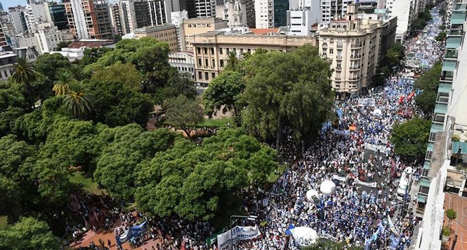 Contundente movilización obrera contra la política económica del gobierno