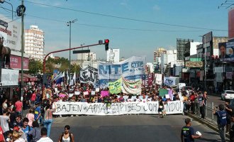 Masiva movilización en repudio al ataque al comedor de Lanús