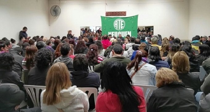 Paro por tiempo indeterminado de los estatales neuquinos
