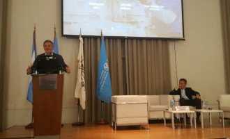 Cabrera insiste con “abrirnos al mundo”, las PyME tiemblan