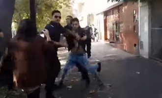 La Policía sacó a la rastra a dos alumnos menores de una escuela de Banfield