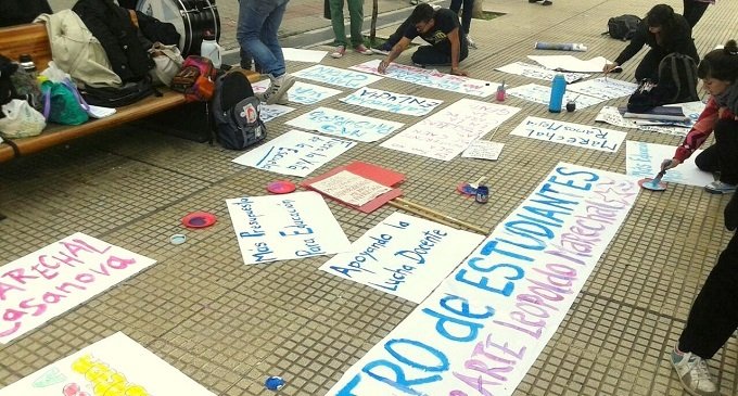Estudiantes bonaerenses de artística se movilizaron por mejoras edilicias