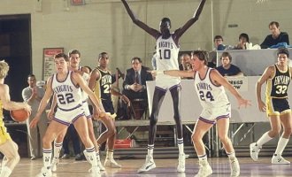 Manute Bol, entre las ruinas y el éxito