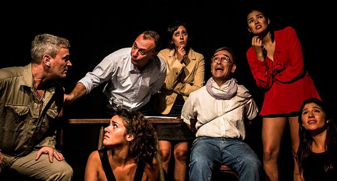 La terquedad de las cucarachas: el teatro como manifiesto