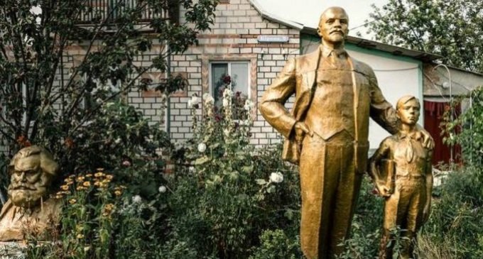 “Buscando a Lenin”: la historia de las estatuas del líder soviético en Ucrania