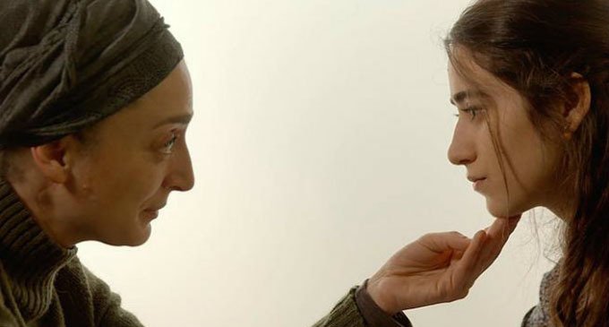Entre dos mundos: dos mujeres frente a un abismo