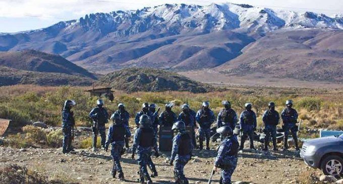 Gendarmería allana y desaloja el Pu lof en resistencia Cushamen