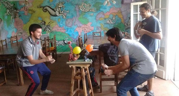 Pinchanplaf: combate para pincharle el globo al adversario