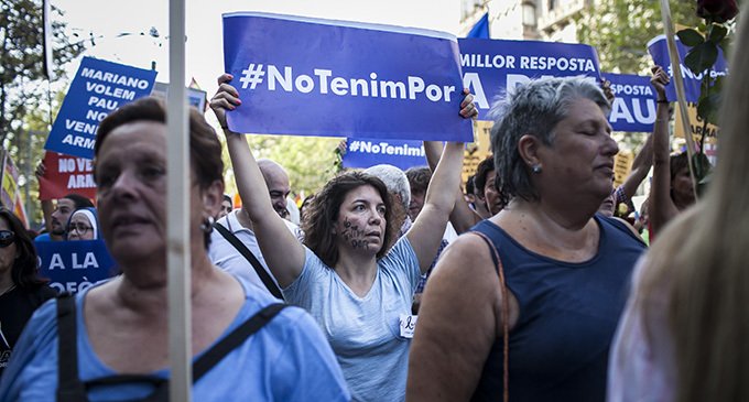 Barcelona marchó sin miedo contra el terrorismo y la venta de armas