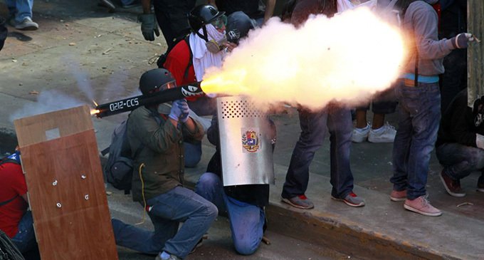 Opositores venezolanos amenazan de muerte a dos estudiantes en Argentina