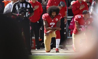 EEUU: siguen las protestas contra el racismo en el fútbol americano
