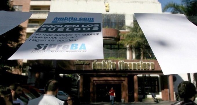 El Grupo Indalo sigue pagando los sueldos desdoblados y sus diarios salen sin firmas