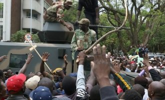 Mugabe renunció a la presidencia de Zimbabwe luego de 37 años