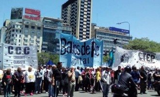 Reclaman bono de fin de año para jubilados y beneficiarios de la AUH