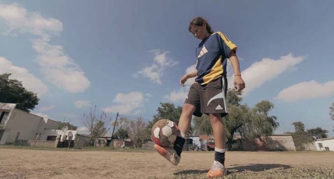 “Jugar al fútbol siendo mujer es una cuestión política”