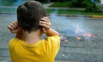“Más luces y menos ruidos”: familias de niños autistas por el uso responsable de pirotecnia