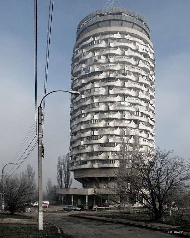 Chisinau, Moldavia. Torre de viviendas colectivas para pequeñas unidades familiares (1986)
