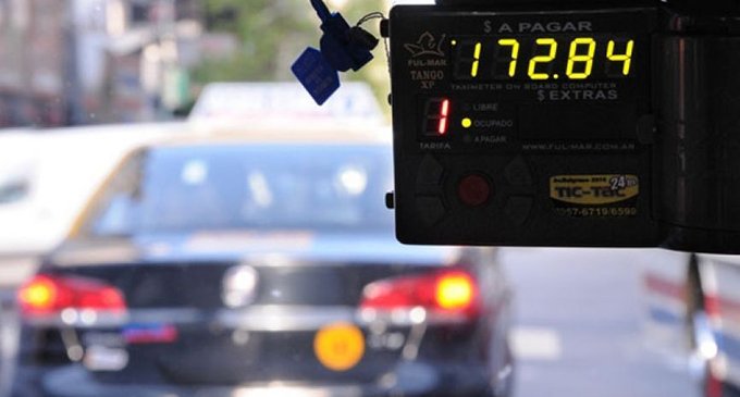 Más aumentos: también suben taxis, estacionamientos y acarreo