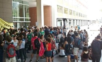 Científicos e investigadores tomaron pacíficamente el hall del Polo Científico