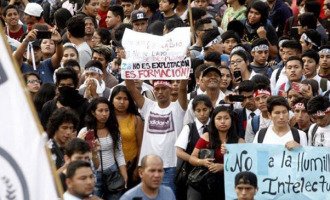 La juventud peruana se moviliza contra las pasantías gratuitas