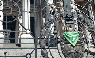 Con 71 firmas de distintos bloques se presentó el proyecto para legalizar el aborto