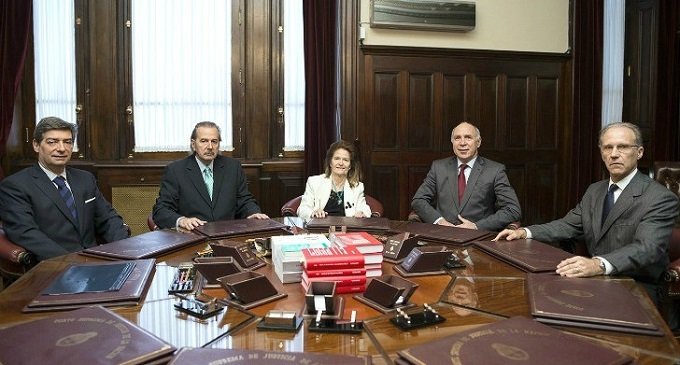 La Corte frena la maniobra oficial que pretendía influir en el juicio a CFK