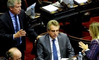 Cambiemos logró mayoría para remplazar el Mega DNU y abandonó la sesión en Diputados